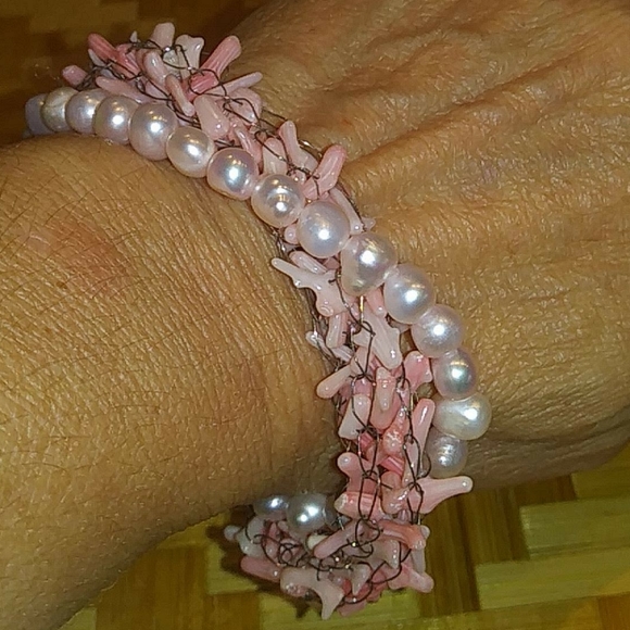 Pearl and Coral Bracelet - Picture 2 of 6